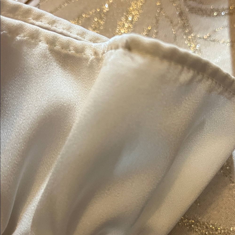 Banana Republic Ivory/Cream Long Sleeve Satin Blouse w/Boat Neckline Size Medium - Picture 8 of 8